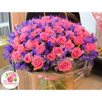 101 розовая роза + ирисы