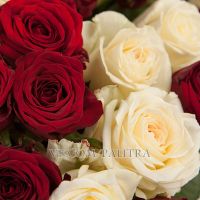 101 роза: красная + белая