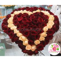 Букет - серде из 101 розы кремовой и красной