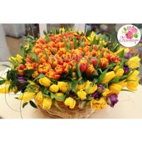 Корзина из 301 тюльпана в форме сердца